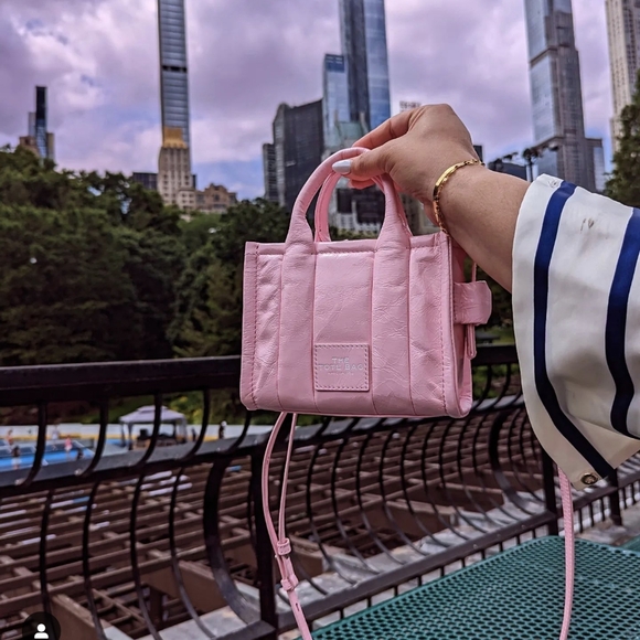 Micro bubble gum pink 🩷 Marc Jacobs tote - Picture 1 of 11